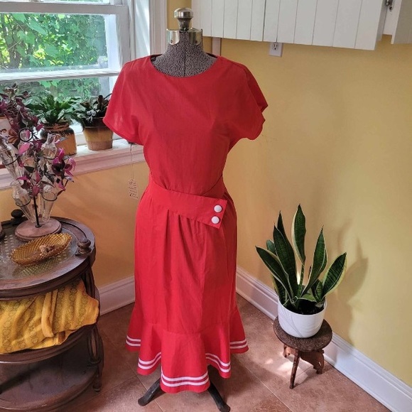 Vintage Red dress Deadstock, open back, striped skirt ruffle/asymmetrica… - Picture 4 of 4
